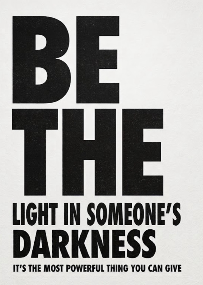 Affisch med texten Be the light in someone’s darkness i svart